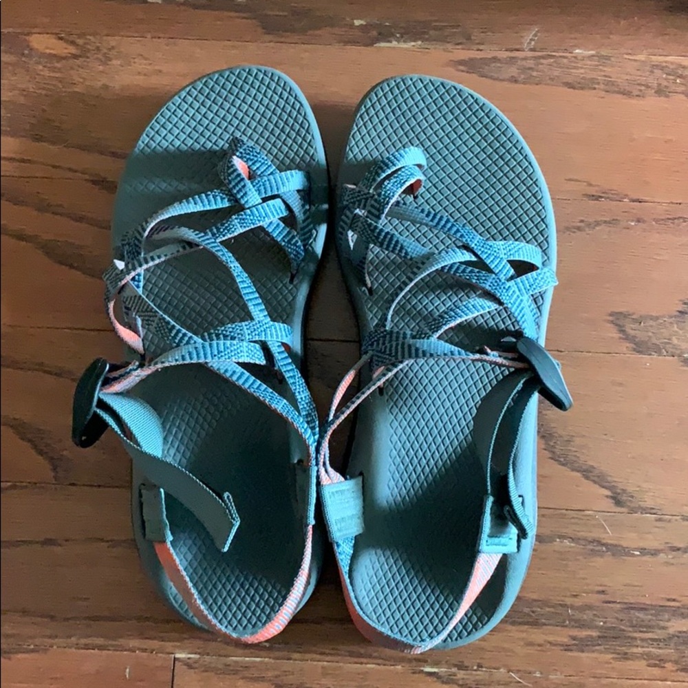 Chaco women’s 9 teal sandals